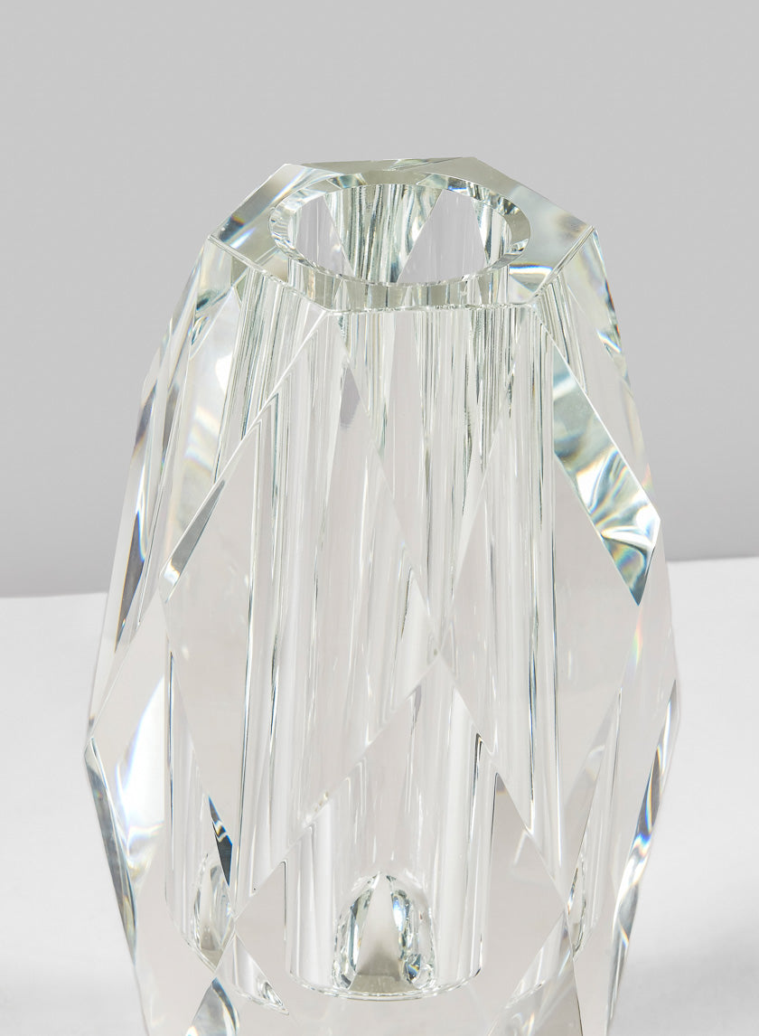 Vase en cristal taillé au diamant de 9,5 pouces de hauteur