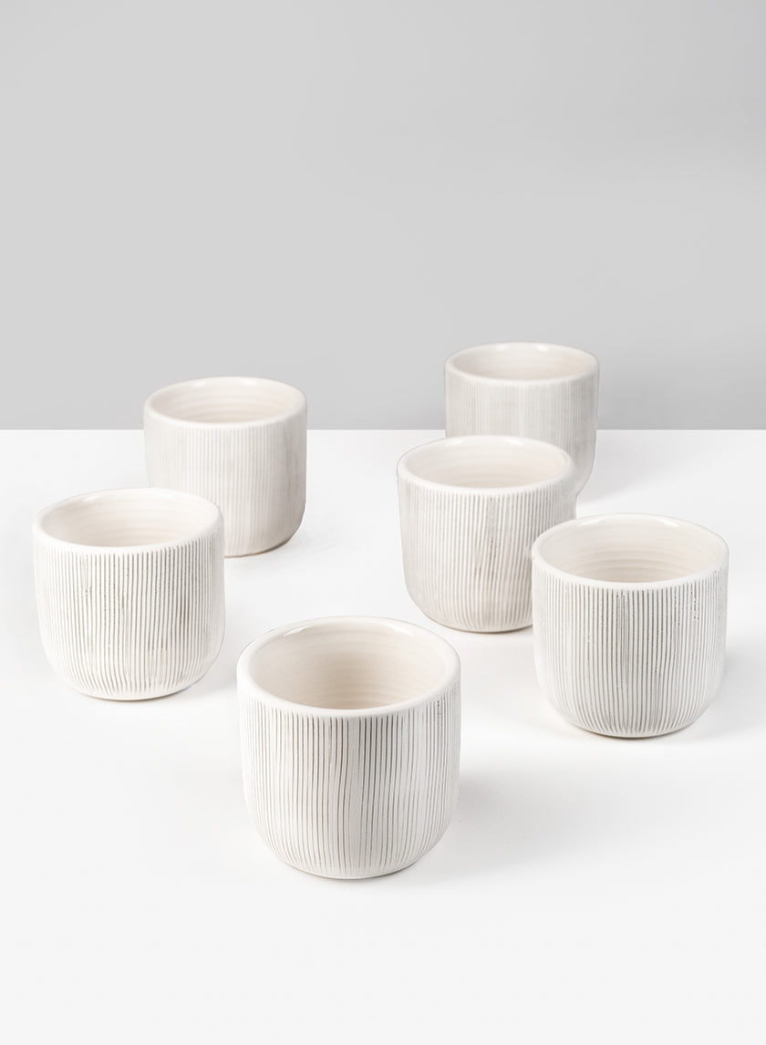 Vase en céramique à rayures en relief de 2,75 pouces de hauteur