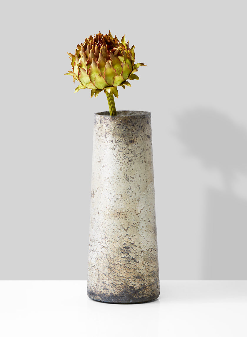 Vase conique en verre et étain vieilli de 19,7 cm de haut